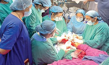 ரயில் விபத்தில் சிக்கி துண்டான இளைஞரின் இடது கையை சேதமடைந்த வலது கைக்கு மாற்றி பொருத்தி சிகிச்சை: ராஜீவ்காந்தி அரசு மருத்துவமனை மருத்துவர்கள் சாதனை .!