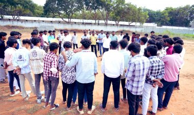 மாணவர்களிடம் சமூக நீதி அரசியல் பேசுவோம்!!! கல்லூரி வாயில் முன்பு மாணவர் சந்திப்பு கூட்டம் .!