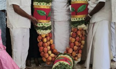 சந்தித்து 250 கிலோ எடை கொண்ட பிரம்மாண்ட ஆப்பிள் மாலை அணிவித்து தீபாவளி வாழ்த்துக்கள்.!