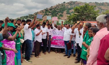 கிருஷ்ணகிரியில் தமிழ்நாடு ஊரக வளர்ச்சித்துறை அனைத்து சங்கங்களின் கூட்டமைப்பு சார்பில் 16 அம்ச கோரிக்கை வலியுறுத்தி கண்டன ஆர்ப்பாட்டம்.!