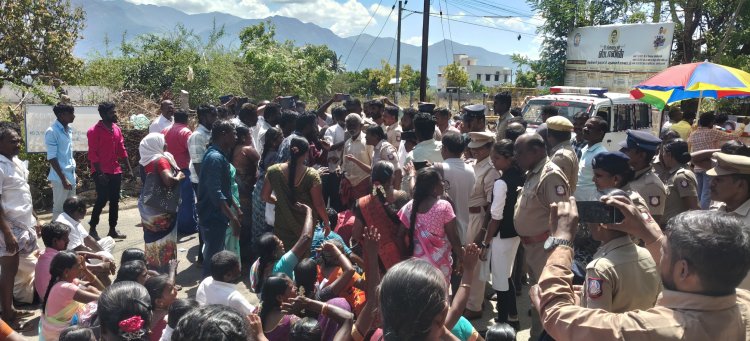 தென்காசியில் கலெக்டர் அலுவலகம் முன்பு 10 பேர் தீக்குளிக்க முயற்சி -  பதற்றம் .!