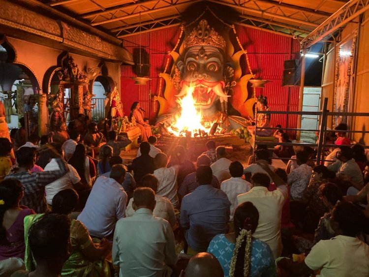 பௌர்ணமியை முன்னிட்டு ஸ்ரீ பிரத்தியங்கிரா தேவி அம்மன் கோவிலில் மிளகாய் வத்தல் யாகம் :!