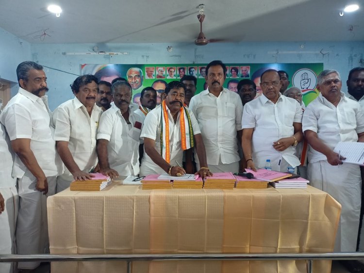 குற்றாலத்தில் காங்கிரஸ் சார்பில் தேர்தல் ஆணையத்தை கண்டித்து கையெழுத்து இயக்கம் குறித்த ஆலோசனை கூட்டம் .!