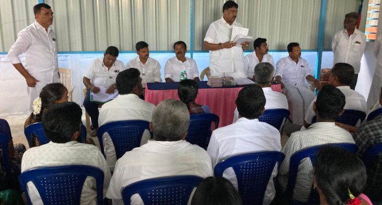 சூளகிரி வடக்கு ஒன்றிய கழக செயலாளர் பாபு வெங்கடாசலம் தலைமையில் அதிமுக கட்சியின் சார்பில் பூத் கமிட்டி அமைப்பது குறித்தும், கட்சி வளர்ச்சிப் பணிகள் குறித்தும்  ஆலோசனைக் கூட்டம் .!