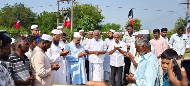 வேப்பனப்பள்ளி சட்டமன்ற உறுப்பினருமான KP.முனுசாமி.BABL..MLA தொகுதி மேம்பாடு நிதி மூலமாக சிமெண்ட்_சாலை_அமைப்பதற்கு_பூமி பூஜை .!