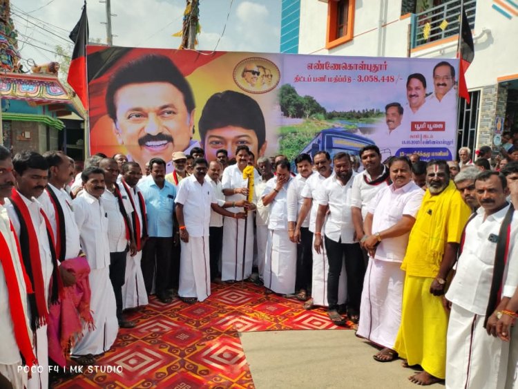 கிருஷ்ணகிரி கிழக்கு ஒன்றியத்தில் உள்ள எண்ணேகொள்புதூரில் 15-வது நிதிக்குழு மானியத்தில் புதிய பணிகளுக்கான பூமி பூஜை. !