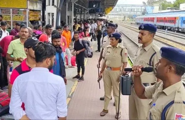 தீபாவளியை முன்னிட்டு இரயில் நிலையங்களில் புலம் பெயர் தொழிலாளர்கள் படையெடுப்பு. !