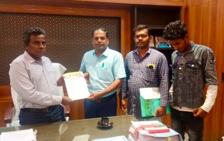 கிருஷ்ணகிரி நகர மன்ற தலைவர்பரிதா மீது நம்பிக்கையில்லா தீர்மானம்!     சுய லாபத்திற்காக நம்பிக்கை இல்லா தீர்மானம் கொண்டு வந்துள்ளதை யாரும் ஒத்துக்கொள்ள மாட்டார்கள் என சமுக நுகர்வோர் பாதுகாப்பு நலச் சங்கத்தின் மாநில பொதுச்செயலாளர் கண்டனம். !