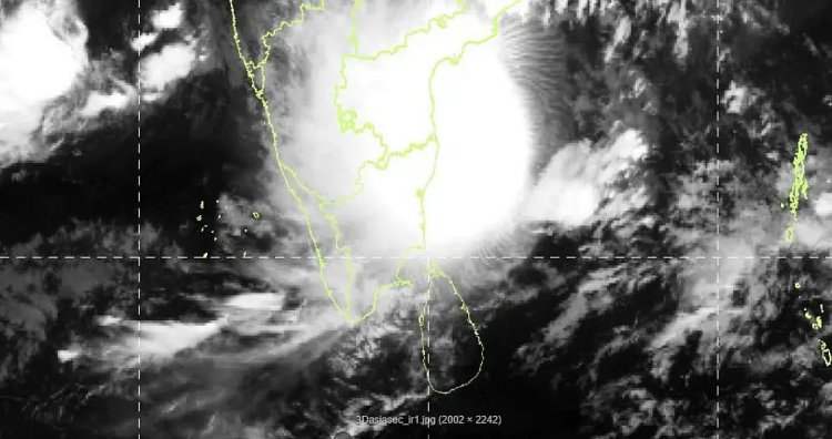 காக்கிநாடாவிற்கு அருகில் மோந்தா புயல் கரையை கடக்கிறது - வானிலை ஆய்வு மையம். !