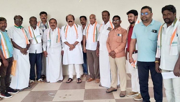 மாற்றுக் கட்சியில் இருந்து விலகிய நூற்றுக்கும் மேற்பட்டவர்கள் காங்கிரஸ் கட்சியில் இணைந்தனர். !