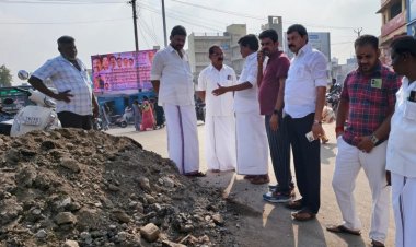 காவேரிப்பட்டணம் பேரூராட்சியில் பேருந்துநிலையம் முன்பு அமைக்கப்பட்டு வரும் சாலைப் பணிகளை ஆய்வு செய்த சட்டமன்ற உறுப்பினர். !