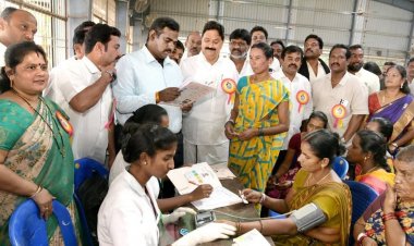 நலம் காக்கும் ஸ்டாலின்" திட்ட மருத்துவ முகாமை மாவட்ட ஆட்சித்தலைவர் திரு.ச.தினேஷ் குமார் இ.ஆ.ப., பர்கூர் சட்டமன்ற உறுப்பினர்.தே.மதியழகன் ஆகியோர் நேரில் பார்வையிட்டனர்.!