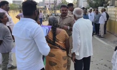 பள்ளிக்கரணையில் உள்ள காலி இடம் தங்களுக்கு தான் சொந்தம் எனக் கூறிய இருதரப்பினரிடையே வாக்குவாதம்.!