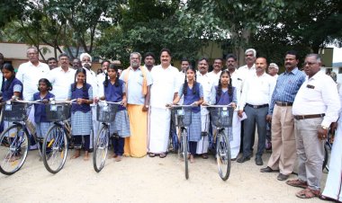 அரசு மேல்நிலைப் பள்ளி பயிலும் மாணவ, மாணவிகளுக்கு  தமிழக அரசின் விலையில்லா  மிதிவண்டிகள்  வழங்கும் விழா. !