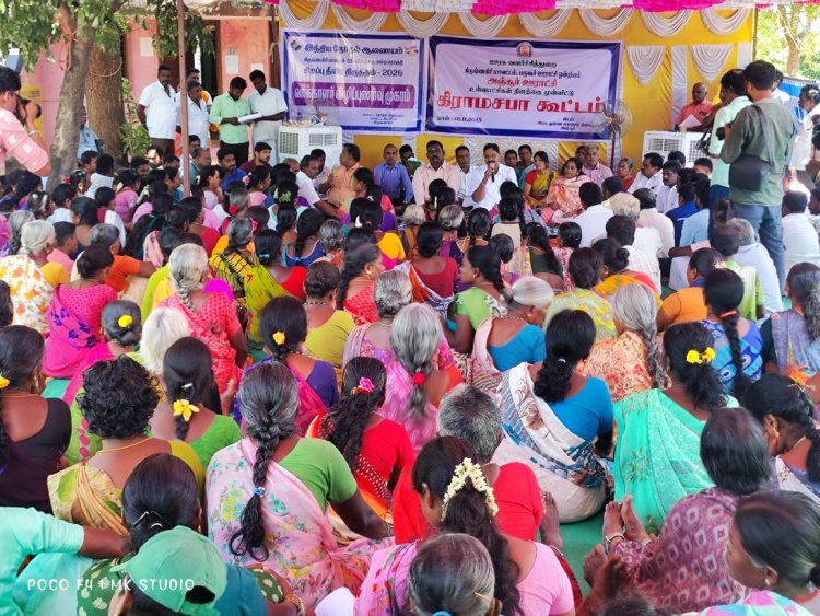 பர்கூர் தெற்கு ஒன்றியம், அஞ்சூர் ஊராட்சியில் உள்ளாட்சிகள் தினத்தை முன்னிட்டு கிராமசபா  கூட்டம்.!