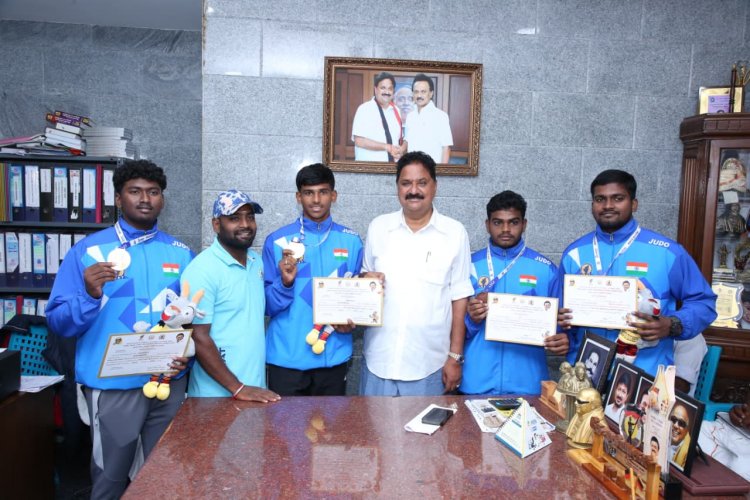 சென்னையில் நடைபெற்ற மாநில அளவிலான முதலமைச்சர் கோப்பைக்கான ஜூடோ போட்டியில் கிருஷ்ணகிரி மாவட்டத்தை சேர்ந்த மாணவர்கள் பதக்கங்களை வென்றனர்.!