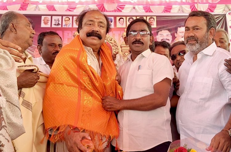 கிருஷ்ணகிரி காங்கிரஸ் பாராளுமன்ற உறுப்பினர் கோபிநாத் பிறந்த நாளினை முன்னிட்டு காங்கிரஸ் கட்சியினர் நேரில் சந்தித்து வாழ்த்துக்களை தெரிவித்தனர்.!