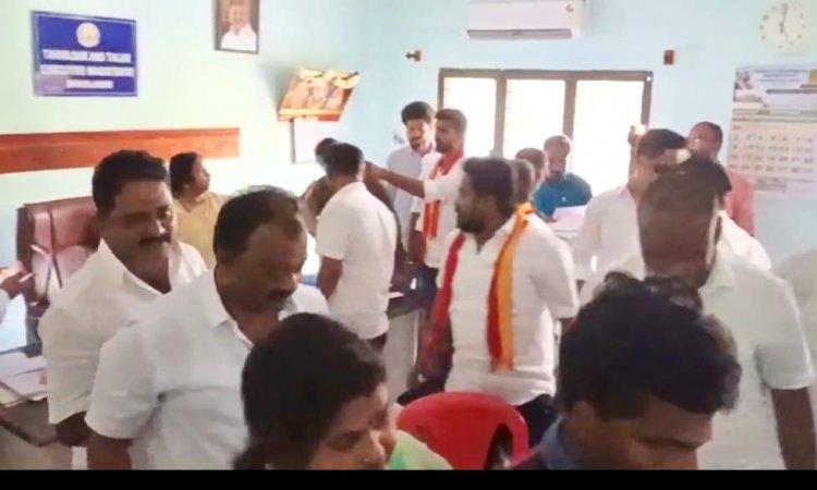 சூளகிரி வட்டாட்சியர் அலுவலகத்தில் தேர்தல் சிறப்பு தீவிர திருத்தம் பணியில் தவெக வினர் ரகளை செய்ததால் பரபரப்பு. !