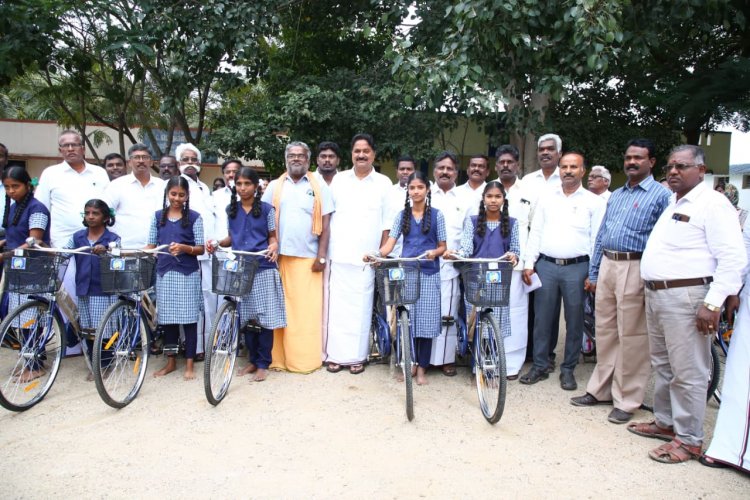 அரசு மேல்நிலைப் பள்ளி பயிலும் மாணவ, மாணவிகளுக்கு  தமிழக அரசின் விலையில்லா  மிதிவண்டிகள்  வழங்கும் விழா. !