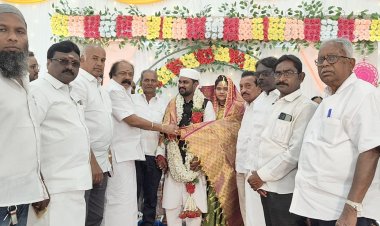 கிருஷ்ணகிரியில் நடைபெற்ற காங்கிரஸ் நிர்வாகியின் திருமண விழாவில் காங்கிரஸ் நாடாளுமன்ற உறுப்பினர் கோபிநாத் கலந்துகொண்டு மணமக்களை வாழ்த்தினார்.!