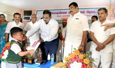 இராஜாஜி படித்த ஓசூர் ஆர்.வி அரசு ஆண்கள் மேல்நிலைப்பள்ளியில், அரசு பள்ளியில் 10 -ம் வகுப்பு பயிலும் மாணவ, மாணவிகளுக்கு அப்பாவுப்பிள்ளை பொன்னம்மாள் அறக்கட்டளை சார்பாக, திருக்குறள் புத்தகங்கள் .!