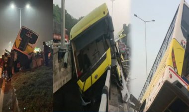 விக்கிரவாண்டி ஆற்றுப்பால தடுப்புச் சுவரில் மோதிய ஆம்னி பேருந்து.! 35 பேர் காயம். மருத்துவனையில் அனுமதி.!