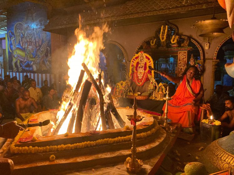 கார்த்திகை மாத பௌர்ணமியை முன்னிட்டு ஸ்ரீ பிரத்தியங்கிரா அம்மன் கோயிலில் மிளகாய் வத்தல் யாகம்.!