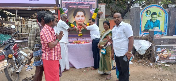 ஊத்தங்கரை அம்மா மக்கள் முன்னேற்ற கழகம் சார்பில் ஊத்தங்கரை ரவுண்டானா அருகில் ஜெயலலிதா படத்திற்கு புகழஞ்சலி.!