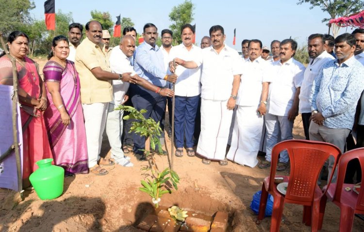 ஜிஞ்சுப்பள்ளி கிராமத்தில், ரூ.12 கோடியே 85 இலட்சம் மதிப்பில் 9,000 மெட்ரிக் டன் கொள்ளளவுடன் கட்டப்படவுள்ள மேற்கூரை அமைப்புடன் கூடிய நவீன நெல் சேமிப்பு வளாகத்திற்கு பூமி பூஜை. !