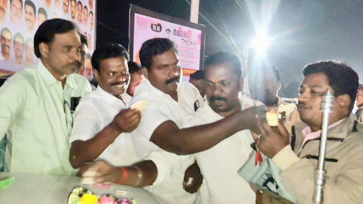 விஜயபிரபாகரன் பிறந்த நாளை பாலாபிஷேகம் செய்தும், கேக் வெட்டியும் கொண்டாடிய தேமுதிக. !