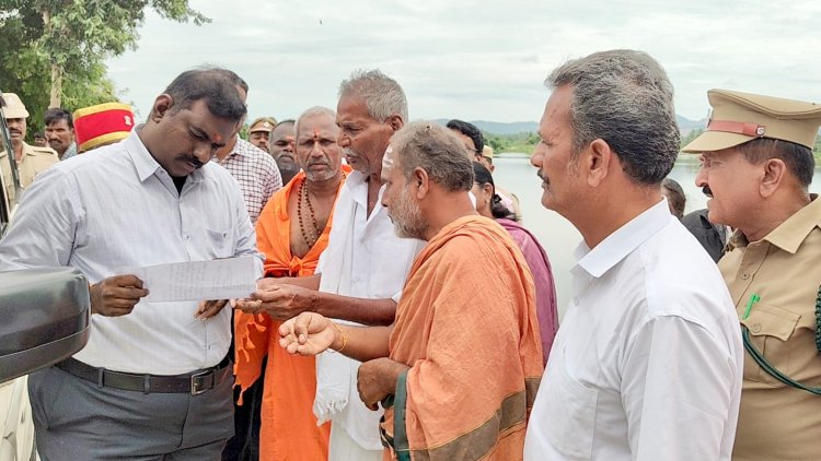 ஸ்ரீ சீதா ராமர் ஆஞ்சநேயர் திருக்கோயில் பக்தர்கள் வசதிக்காக கழிப்பிட கட்டிடம் கட்டித் தருமாறு மாவட்ட ஆட்சியரிடம் கோரிக்கை மனு.!