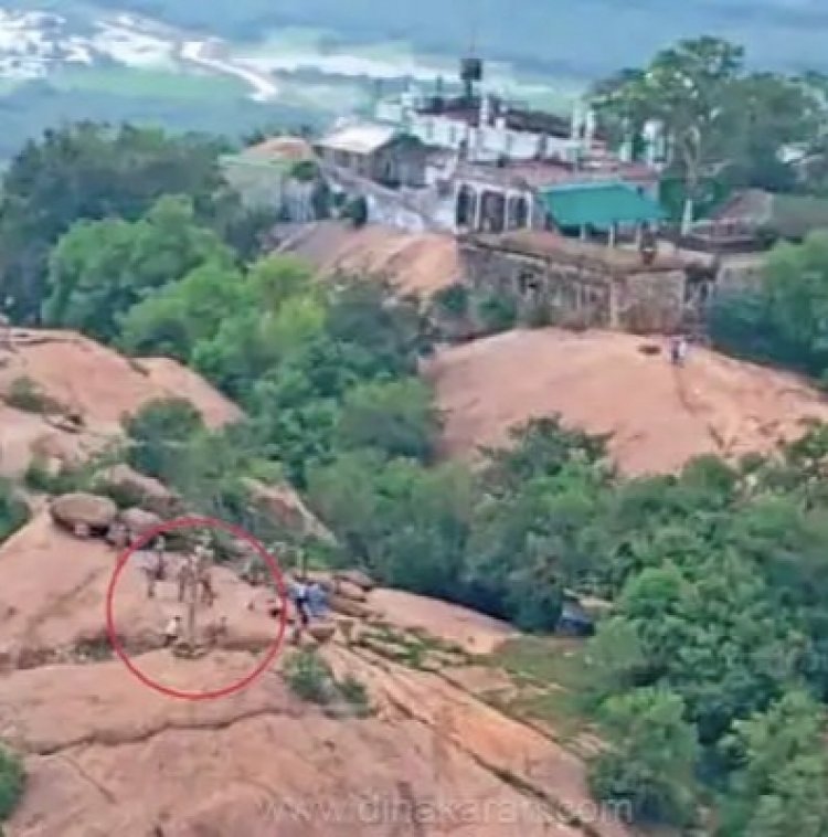 தர்கா செல்லும் படிக்கட்டுகள் நெல்லித் தோப்பு தர்காவிற்கு சொந்தமானது. !.அங்குள்ள தூணில் இத்தனை காலமாக தீபம் ஏற்றப்படும் வழக்கம் இல்லை. ! மதுரை உயர்நீதிமன்ற கிளையில் வழக்கு வாதம். !