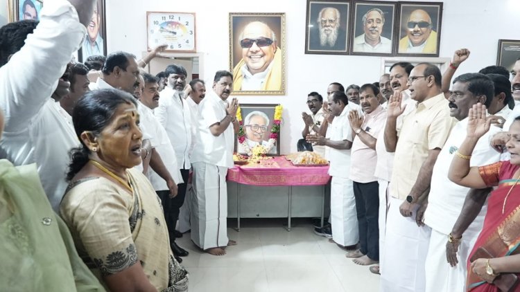 கிருஷ்ணகிரி கிழக்கு  மாவட்டம், திமுக அலுவலகத்தில் பேராசிரியர் 103 வது பிறந்தநாள் விழா.!