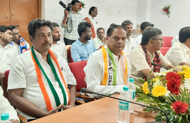 மாவட்ட ஆட்சியர் அலுவலகத்தில் வாக்காளர் பட்டியல் சிறப்புத் தீவிர திருத்தம்."