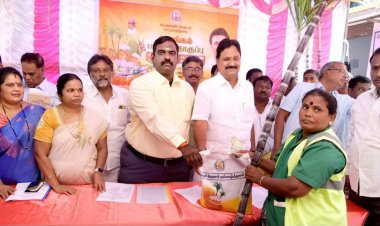 ஒரப்பம் முழு நேர நியாயவிலைக் கடையில் மாவட்டம் முழுவதும் உள்ள  5,77,217 குடும்ப அட்டைதாரர்களுக்கு ரூ.179.60 கோடி மதிப்பில் பொங்கல் தொகுப்பு. !