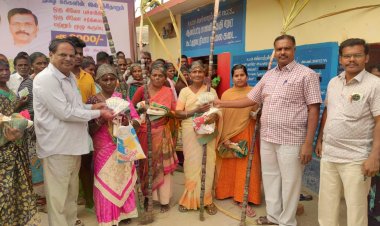 பொங்கல் பரிசான ரூ.3000 ஆயிரத்தை மக்கள் மகிழ்ச்சியுடன் வாங்கி செல்வதாக சமூக நுகர்வோர் நல பாதுகாப்பு நலச் சங்கத்தின் மாநில பொதுச் செயலாளர் டாக்டர் சந்திரமோகன் புகழாரம்..!