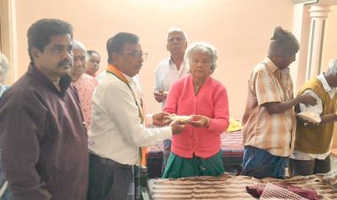 அகில இந்திய காங்கிரஸ் பொதுச் செயலாளர் பிரியங்கா காந்தி மற்றும் டாக்டர் செல்லக்குமார் ஆகியோரின் பிறந்தநாளினை முன்னிட்டு காங்கிரஸ் கட்சி சார்பில் ஆதரவற்ற முதியோர் காப்பகத்தில் கேக் வெட்டி கொண்டாடப்பட்டது.!