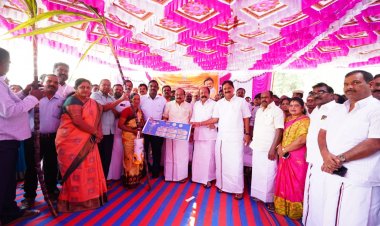 ஊத்தங்கரை கூட்டுறவு உற்பத்தியாளர் விற்பனை சங்க வளாகத்தில் குடும்ப அட்டைத்தார்களுக்கு ரூபாய்.3000/- பொங்கல் பரிசுகள் .!