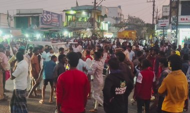 டிப்பர் லாரி இடித்ததில் இருசக்கர வாகனத்தில் பயணித்த இளைஞர் சம்பவ இடத்திலேயே பலி,  பொதுமக்கள் சாலை மறியல். !