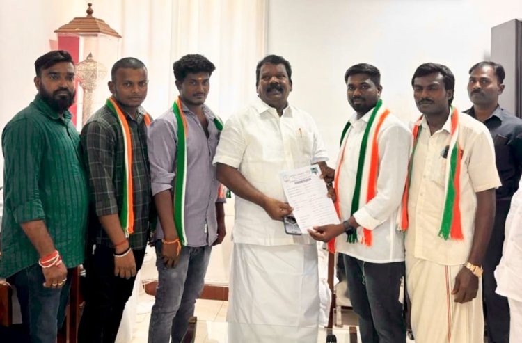 தமிழக காங்கிரஸ் தலைவர் செல்வப் பெருந்தகையை சந்தித்து விருப்ப மனு அளித்த இளைஞர் காங்கிரஸ் நிர்வாகிகள். !