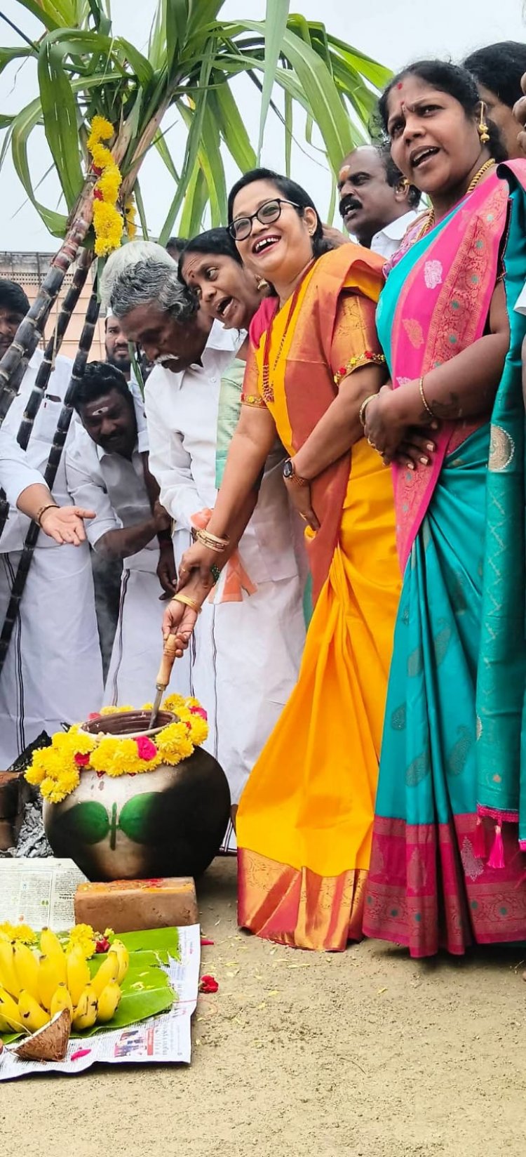 மாநில மகளிர் அணி துணை செயலாளர் பரிதா நவாப் மற்றும் நவாப் ஆகியோர் ஏற்பாட்டில் பொங்கல் திருநாள் கொண்டாட்டம். !