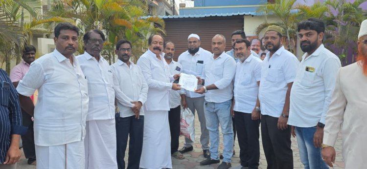 கிருஷ்ணகிரி கிழக்கு மாவட்ட சிறுபான்மை பிரிவு மாவட்ட தலைவராக நியமிக்கப்பட்டுள்ள சையத் முனீர் அஹமத்  நாடாளுமன்ற உறுப்பினர் கோபிநாத்தை சந்தித்து வாழ்த்து பெற்றார்.!