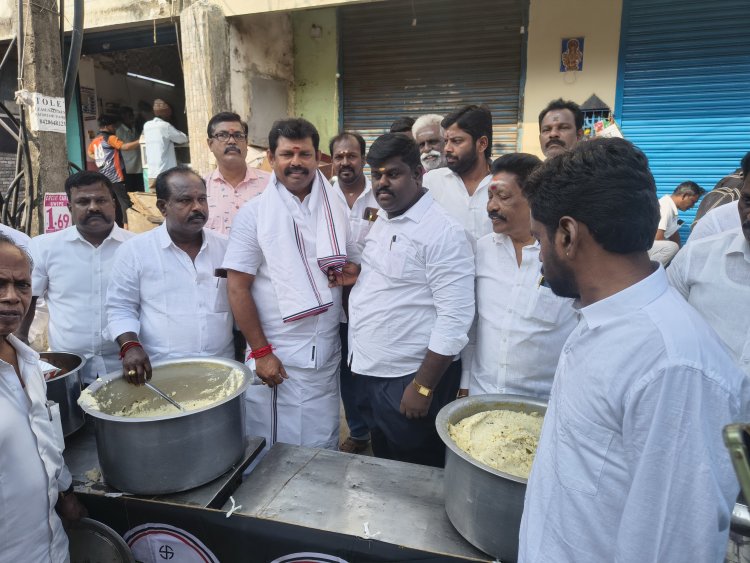 வேளச்சேரியில் முன்னாள் முதல்வர் எம்.ஜி.ஆரின் 109வது பிறந்தநாளை முன்னிட்டு காலை உணவு வழங்கப்பட்டது. !