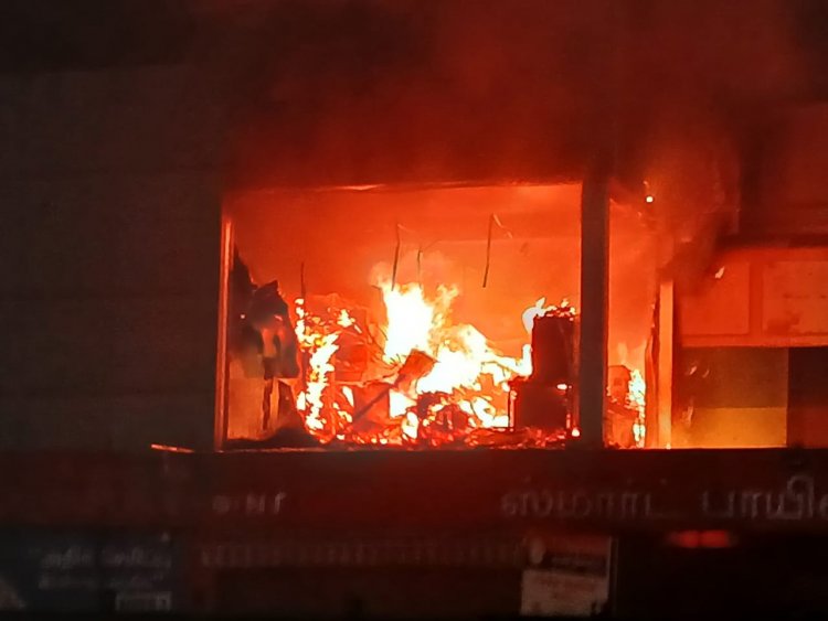 மேடவாக்கத்தில் உள்ள  பிரபல மளிகை பொருட்கள் டெலிவரி கடையில் தீ .!