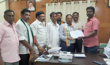 கிருஷ்ணகிரி வருவாய் கோட்டாட்சியர் அலுவலகத்தில் மாவட்ட ஆட்சியர் தினேஷ்குமார் உத்தரவின் படி நடைபெற்ற அங்கிகரிக்கப்பட்ட அரசியல் கட்சியினர் கூட்டம்.!