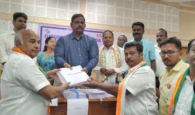 கிருஷ்ணகிரி மாவட்டத்தில் உள்ள ஆறு சட்டமன்றத் தொகுதிகளுக்கு உண்டான இறுதி வாக்காளர் பட்டியலை மாவட்ட ஆட்சியர் தினேஷ்குமார் வெளியிட்டார்.!