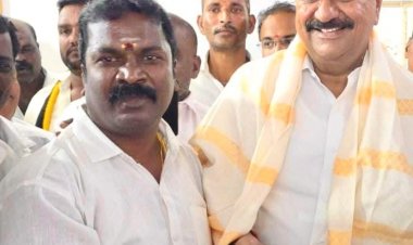 திமுக செயலாளர் மதியழகனை தேமுதிக வர்த்தக அணி செயலாளர் விஜயகாந்த் நேரில் சென்று பொன்னாடை அணிவித்து நன்றி தெரிவித்துக் கொண்டார்.!