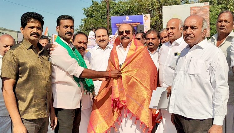 கிருஷ்ணகிரி கிழக்கு மாவட்ட காங்கிரஸ் விவசாய பிரிவு தலைவராக நியமிக்கப்பட்டுள்ள ராமசந்திரன், எதிர்கட்சி தலைவர் ராகுல் காந்தியின் கனவான கிராமங்கள் தோறும் காங்கிரஸ் கட்சியை வலுப்படுத்துவதே எனது கடமை என்று குறிப்பிட்டார்.!