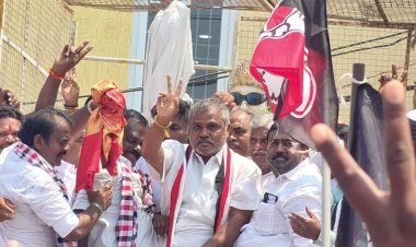 பர்கூர் சட்டமன்ற தொகுதியில் அதிமுக சார்பில் போட்டியிடவுள்ள கோவிந்தராஜ் எம்.ஜி.ஆர். திருஉருவச் சிலைக்கு  மாலை அணிவித்து மரியாதை செலுத்தினார்.!