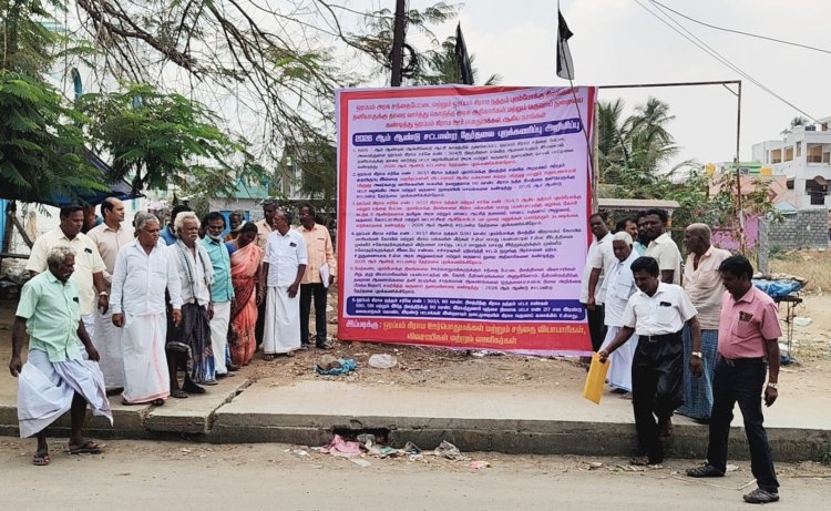 விக்டோரியா வாரச்சந்தை ஆக்கிரமிப்பை கண்டித்து கிராம மக்கள் கிராம நிர்வாக அலுவலகம் முன்பாக கறுப்பு கொடி கட்டி சட்டமன்றத் தேர்தல் புறக்கணிப்பு போராட்டம் .!